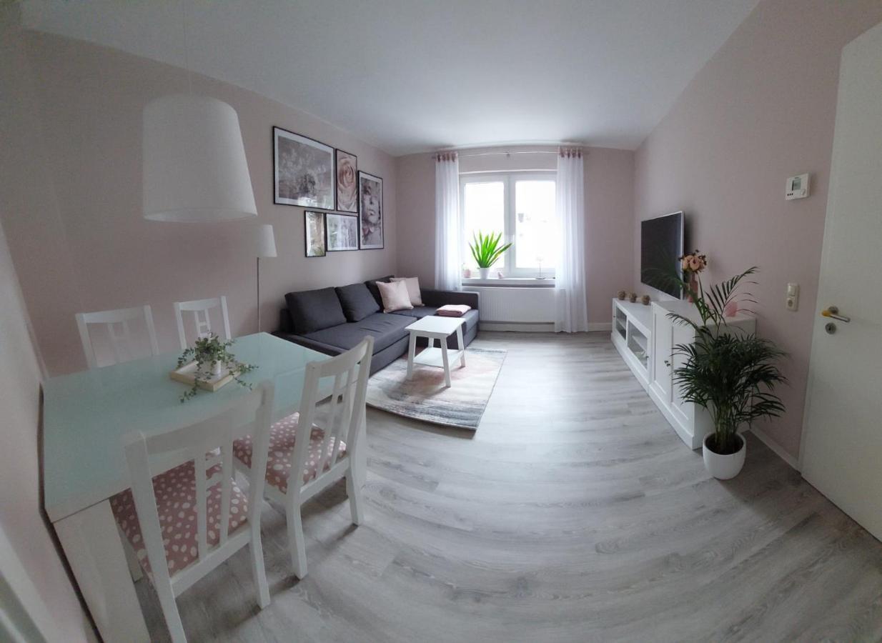 Helles Modern Eingerichtetes Apartment Halle  المظهر الخارجي الصورة