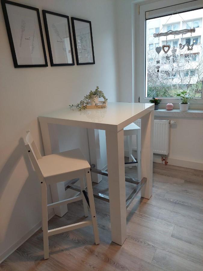 Helles Modern Eingerichtetes Apartment Halle  المظهر الخارجي الصورة