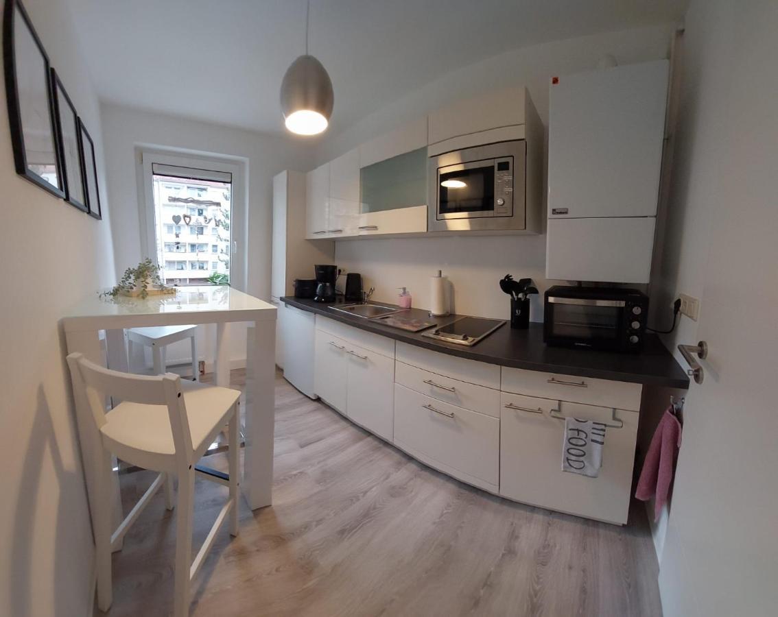 Helles Modern Eingerichtetes Apartment Halle  المظهر الخارجي الصورة